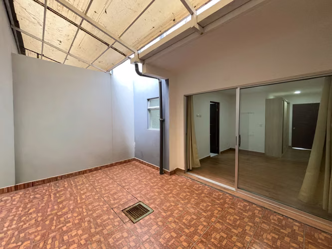 CÓMODO APARTAMENTO EN GRANADILLA DE CURRIDABAT CON TERRAZA