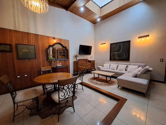 VENDO CASA EN LOS YOSES -ZAPOTE - Imagen 2