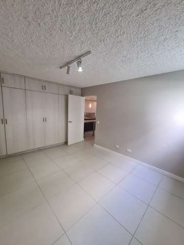 Apartamento con servicios por zona Oscar Arias. Mascotas ok. No parqueo - Imagen 4