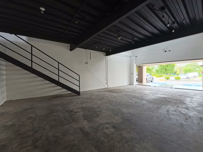 Venta de local en Plaza del Río. Santa Ana. - Imagen 19