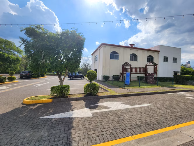 Venta de local en Plaza del Río. Santa Ana. - Imagen 7