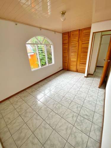 Se alquila apartamento