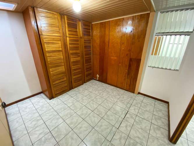 Se alquila apartamento