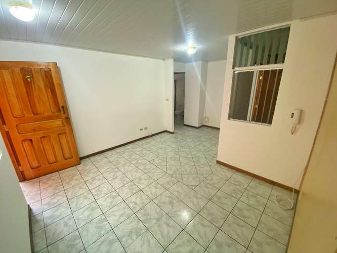 Se alquila apartamento
