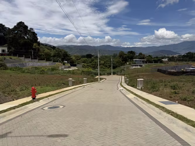 Venta de lote en Condominio Peraz. Tres Ríos. - Imagen 2
