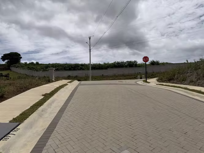 Venta de lote en Condominio Peraz. Tres Ríos. - Imagen 4