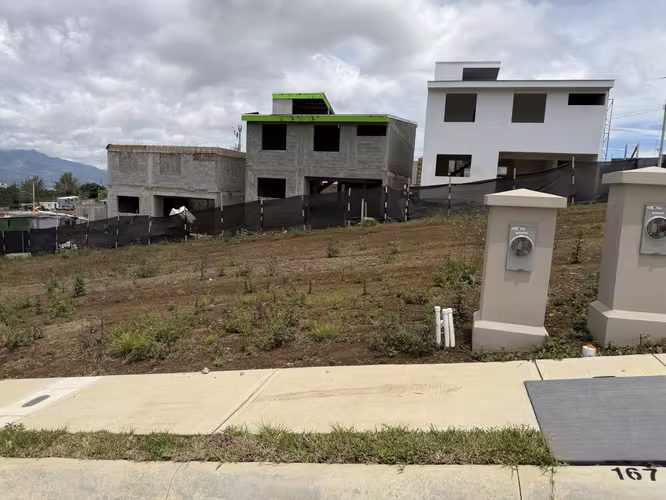 Venta de lote en Condominio Peraz. Tres Ríos. - Imagen 1