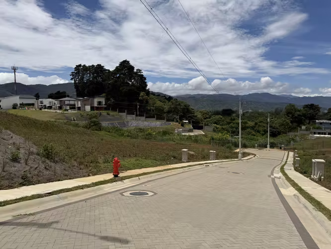 Venta de lote en Condominio Peraz. Tres Ríos. - Imagen 3