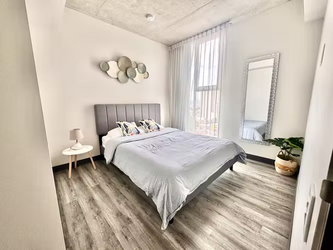 VENTA DE APARTAMENTO AMUEBLADO DE 2 HABITACIONES 2 BAÑOS Y PARQUEO - Imagen 2