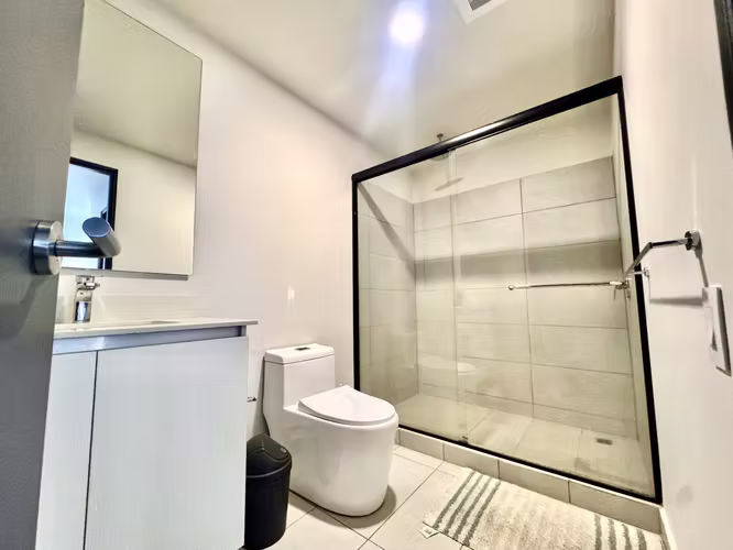 VENTA DE APARTAMENTO AMUEBLADO DE 2 HABITACIONES 2 BAÑOS Y PARQUEO - Imagen 9