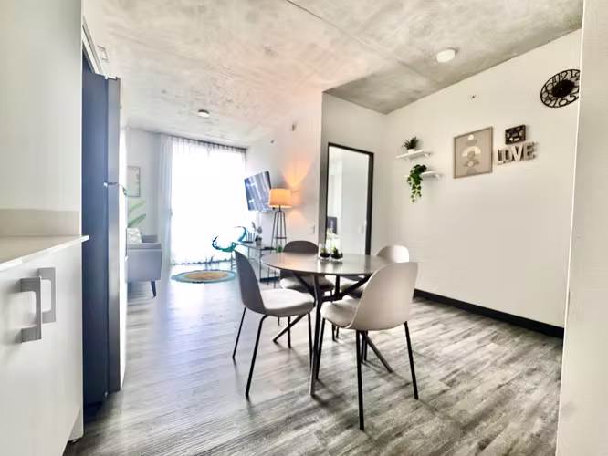 VENTA DE APARTAMENTO AMUEBLADO DE 2 HABITACIONES 2 BAÑOS Y PARQUEO - Imagen 7