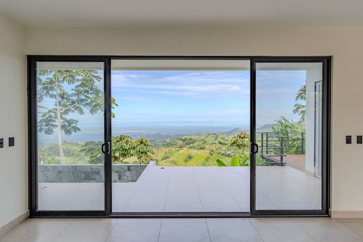 Casa Moderna con Piscina Infinity en Estanquillos, Atenas