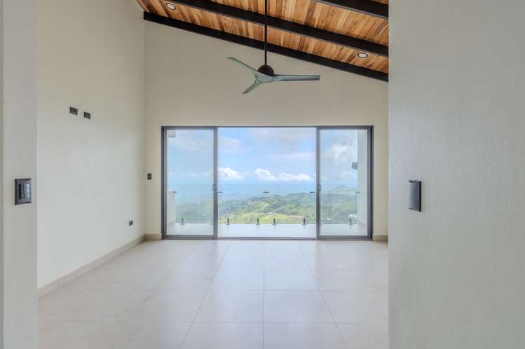 Casa Moderna con Piscina Infinity en Estanquillos, Atenas