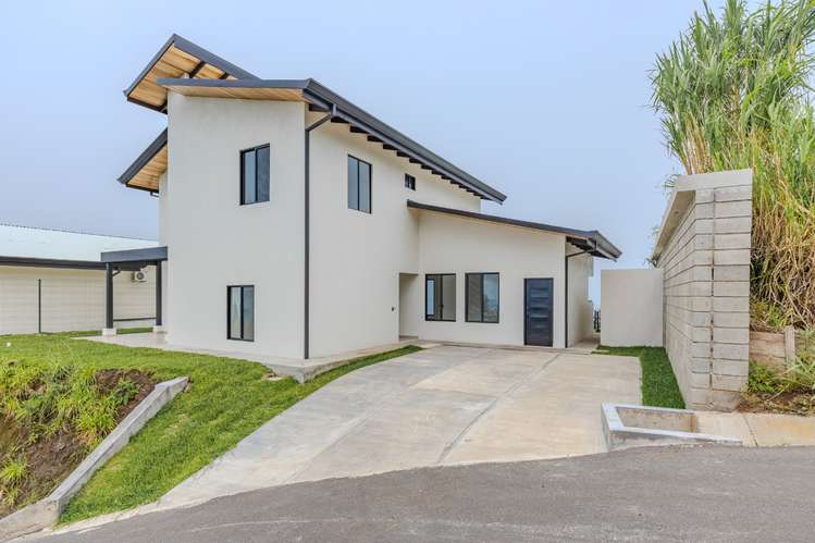 Casa Moderna con Piscina Infinity en Estanquillos, Atenas