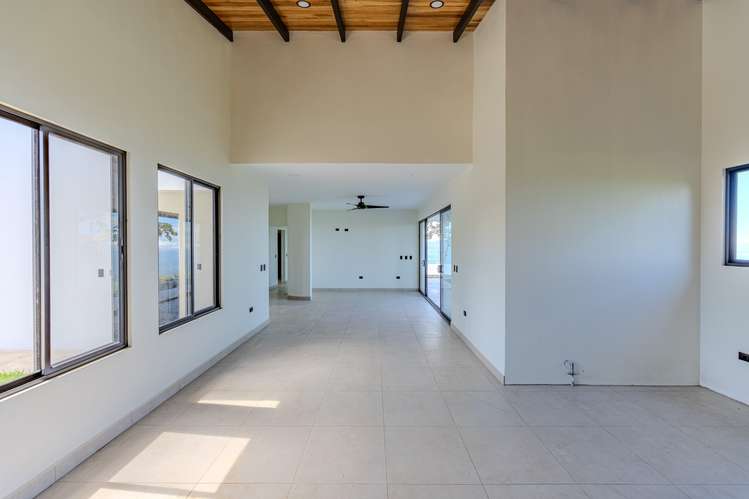 Casa Moderna con Piscina Infinity en Estanquillos, Atenas