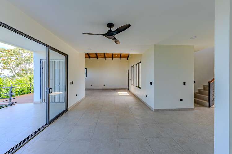 Casa Moderna con Piscina Infinity en Estanquillos, Atenas