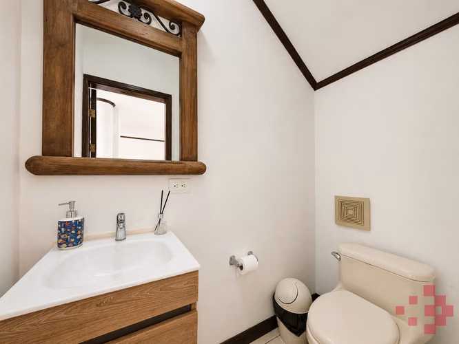 CASA EN VENTA EN LINDORA, SANTA ANA - Imagen 8
