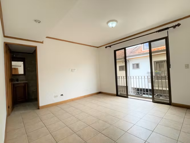 Preciosa casa de tres niveles en Guayabos - Imagen 9