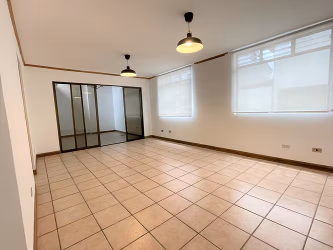 Preciosa casa de tres niveles en Guayabos - Imagen 4