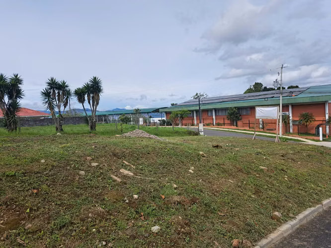 Lote residencial en venta en San Ramón de La Unión 632.21m2 - Imagen 2