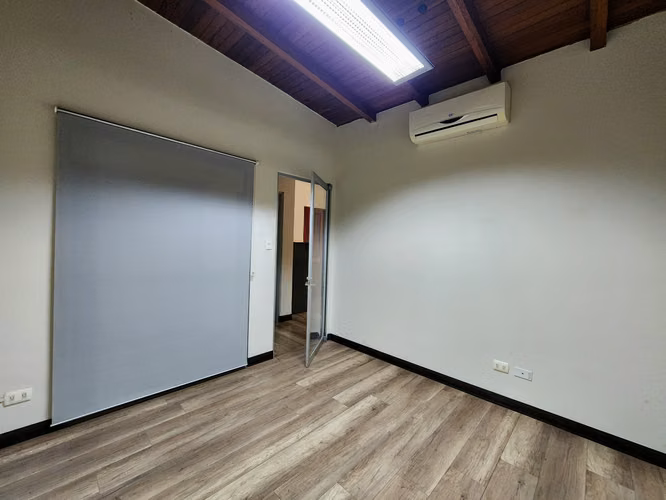 Office rental 200 m from the Goicoechea Courts.