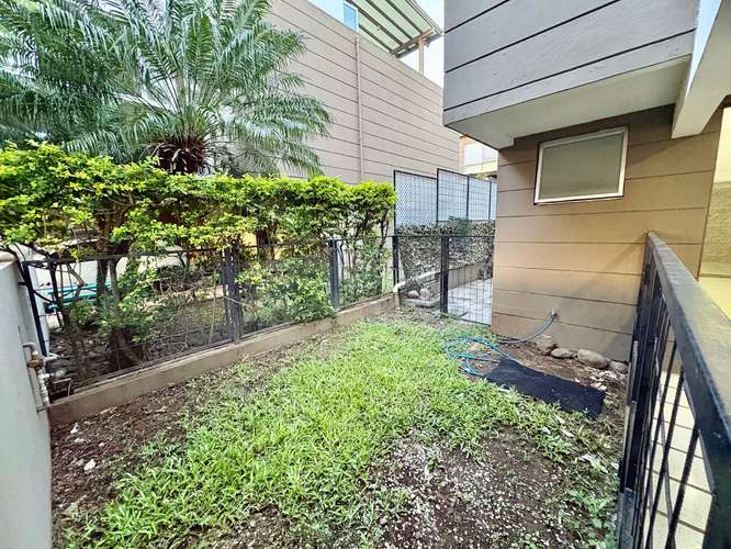 SANTA ANA! MODERNA CASA de 3NIVELES/ 4HAB/4.5 BAÑOS Y 2 TERRAZAS