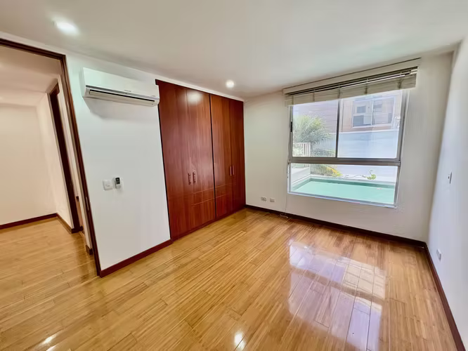 SANTA ANA! MODERNA CASA de 3NIVELES/ 4HAB/4.5 BAÑOS Y 2 TERRAZAS - Imagen 14