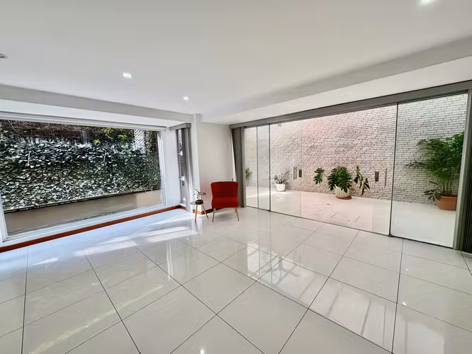 SANTA ANA! MODERNA CASA de 3NIVELES/ 4HAB/4.5 BAÑOS Y 2 TERRAZAS - Imagen 2
