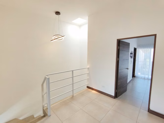 Se alquila hermosa casa con línea blanca en Ciudad Colón Centro. - Imagen 9