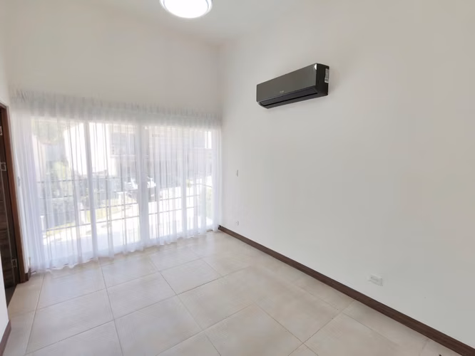 Se alquila hermosa casa con línea blanca en Ciudad Colón Centro. - Imagen 10