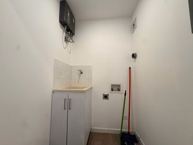 Se alquila apartamento en Condominio vertical Nueve-84 Curridabat cerca de Al Este. - Imagen 8