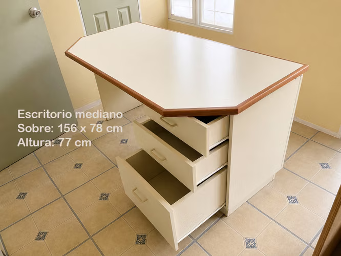 Muebles de oficina en melamina y madera