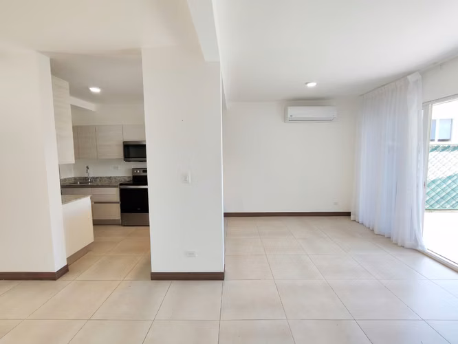 Se alquila hermosa casa con línea blanca en Ciudad Colón Centro. - Imagen 3