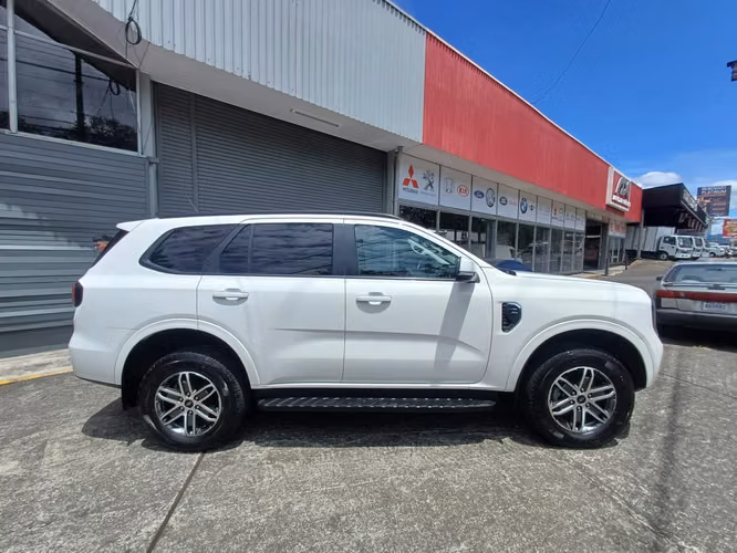 Ford Everest Trend 4x4 año 2023 - Imagen 3