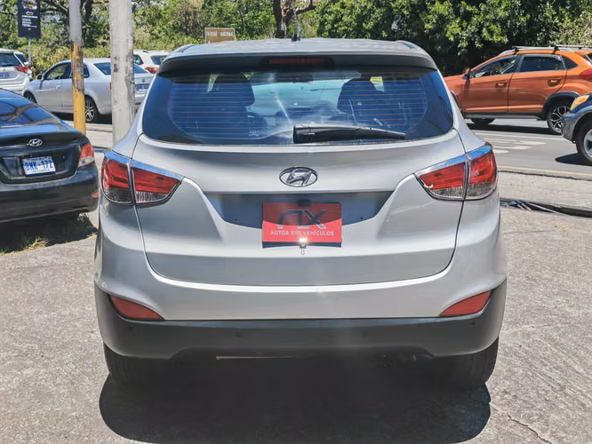 Hyundai Tucson GL 4x4 año 2015 - Imagen 4
