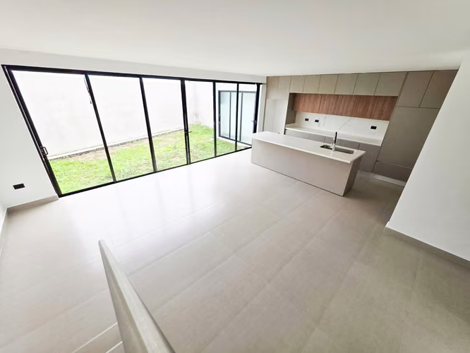 Venta de casa en condominio en Guachipelín - Imagen 3