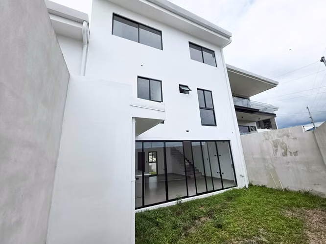 Venta de casa en condominio en Guachipelín - Imagen 18