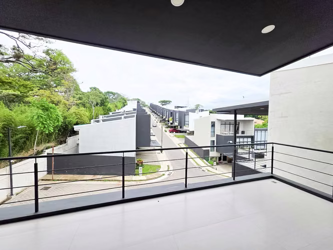 Venta de casa en condominio en Guachipelín - Imagen 17