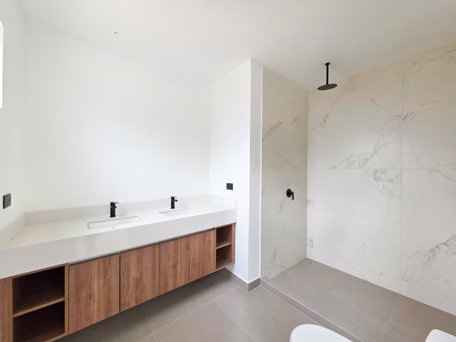 Venta de casa en condominio en Guachipelín - Imagen 7