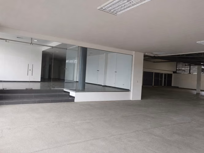 COMMERCIAL SPACE RENTAL 1900M2 ON ROUTE 2 (CURRIDABAT)