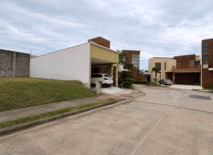 Hermoso Lote en Condominio - Imagen 3