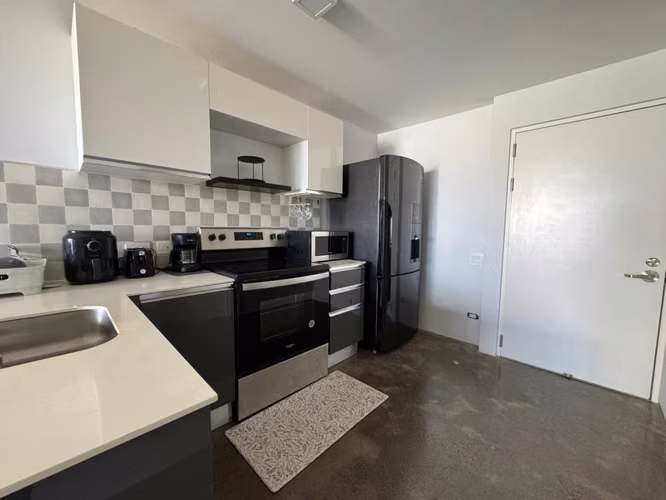 Apartamento con línea blanca en la Sabana.