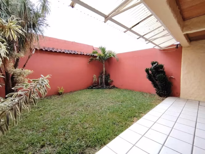 Casa Independiente Uruca Fte calle 3 habitaciones - Imagen 5