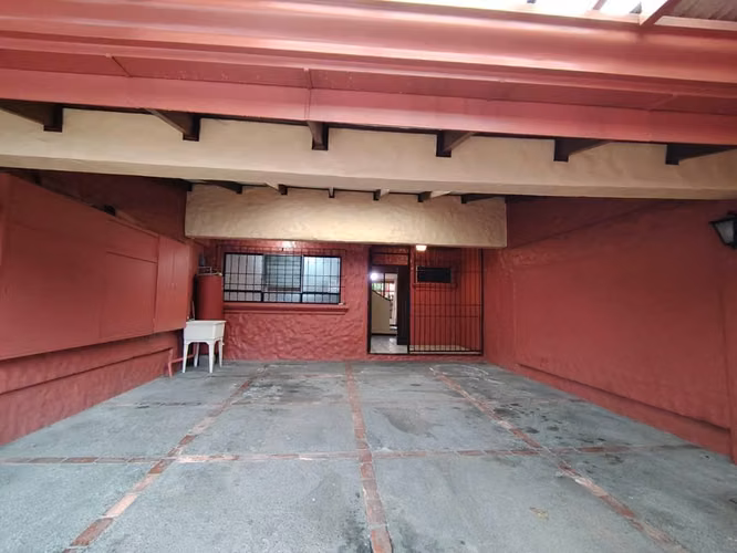 Casa Independiente Uruca Fte calle 3 habitaciones - Imagen 2