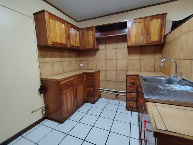 Casa Independiente Uruca Fte calle 3 habitaciones - Imagen 13