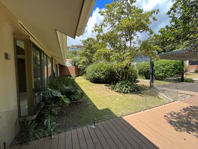 CASA INDEPENDIENTE CON AMPLITUD, PRIVACIDAD Y PATIO PRIVADO EN SAN RAFAEL DE ESCAZÚ - Imagen 18