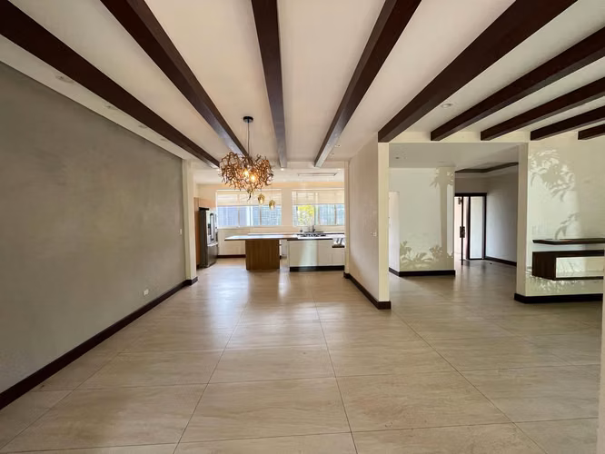 CASA INDEPENDIENTE CON AMPLITUD, PRIVACIDAD Y PATIO PRIVADO EN SAN RAFAEL DE ESCAZÚ - Imagen 5