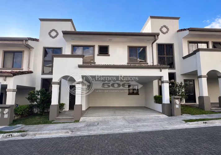 Se alquila casa en Condominio Atocha en Lagunilla de Heredia