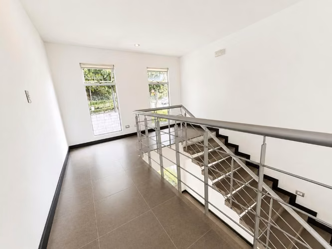 Alquiler condominio Trocadero Santa  Ana $1600 - Imagen 3