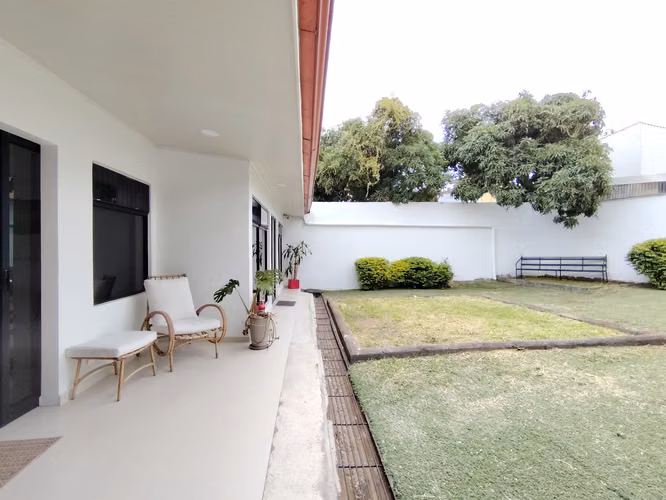 Oficina- Consultorio 21m2- Parqueo- Belen - Imagen 14